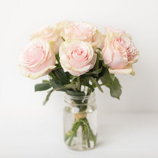 сортовые розы в местной флористической студии в Саратове