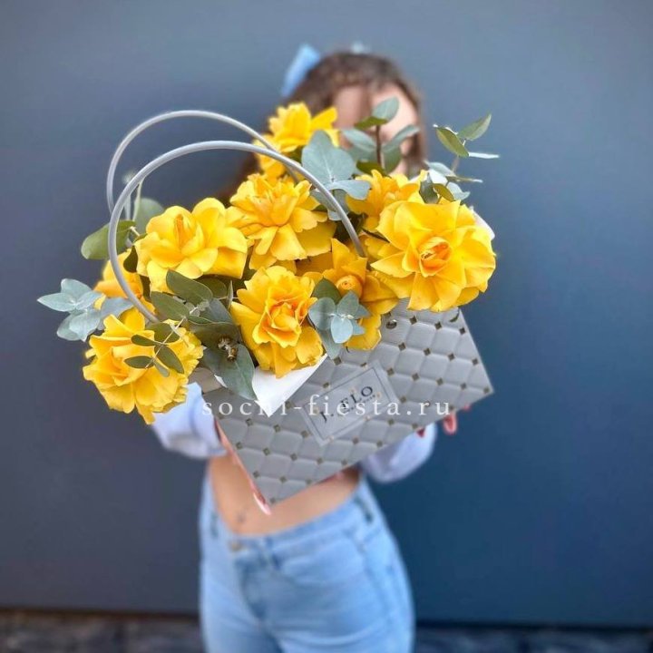 Сумочка с розами "Эдель" в Саратове