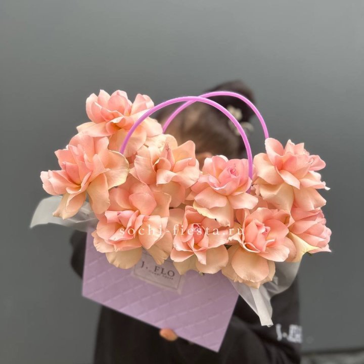 Сумочка с розами "Кети" в Саратове