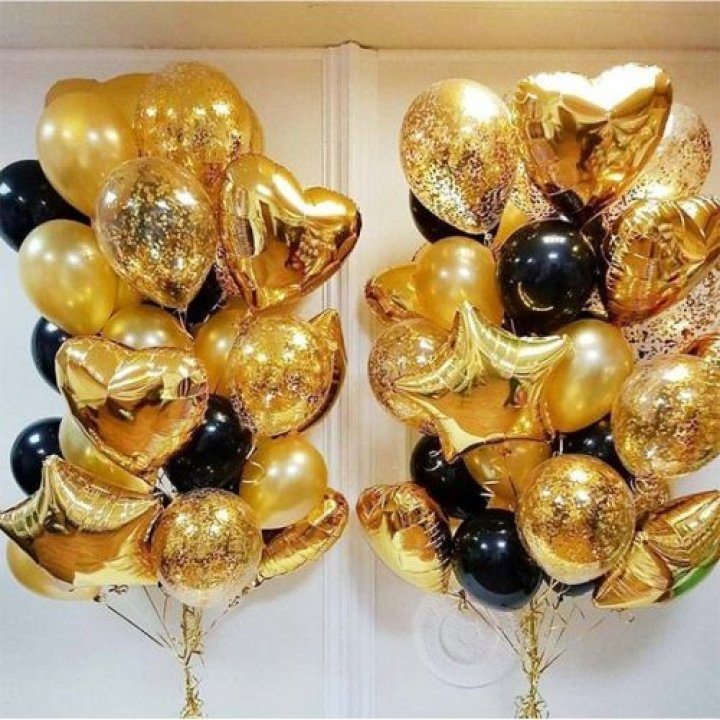 Фонтан шаров "Чёрное золото" в Саратове