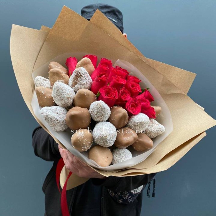 Розы и клубника в шоколаде Мерси в Саратове