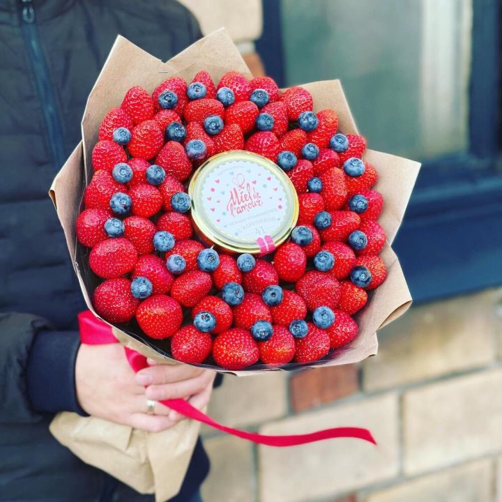 "Клубника и мёд" в Саратове