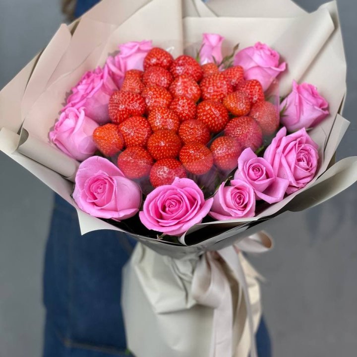 Клубника и розы в Саратове