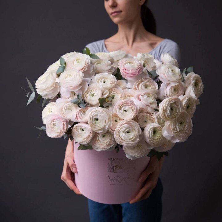 Бокс с ранункулюсами в Саратове