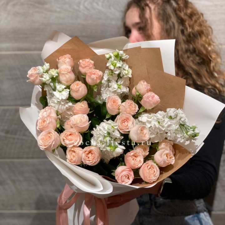 Букет бомбасти и маттиола в Саратове