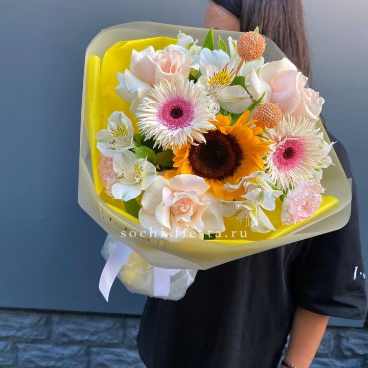 Букет с подсолнухом "Елоу" в Саратове