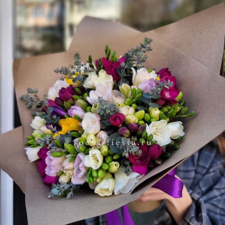 Букет фрезий "Радуга" в Саратове