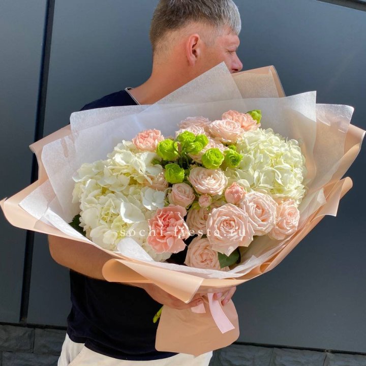 Авторский букет "Нежный крем" в Саратове