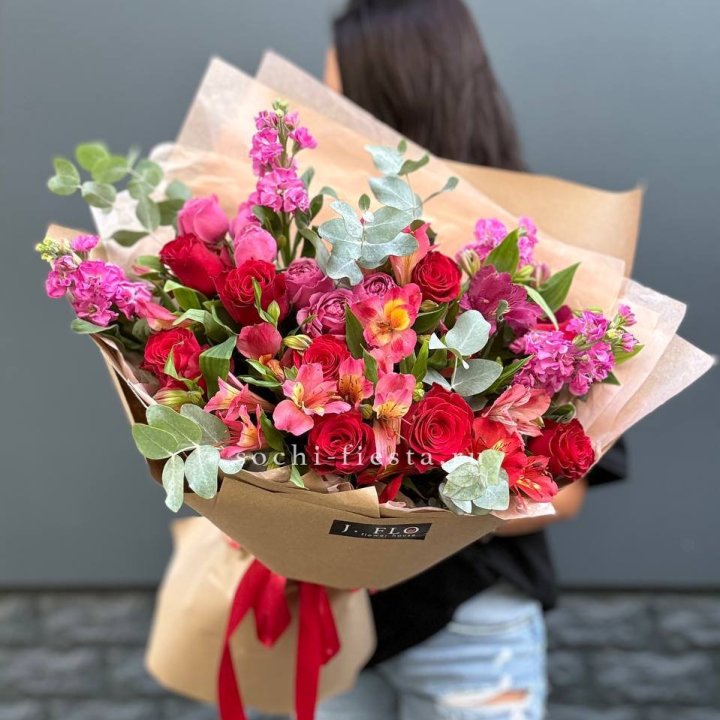 Дизайнерский букет №3 в Саратове