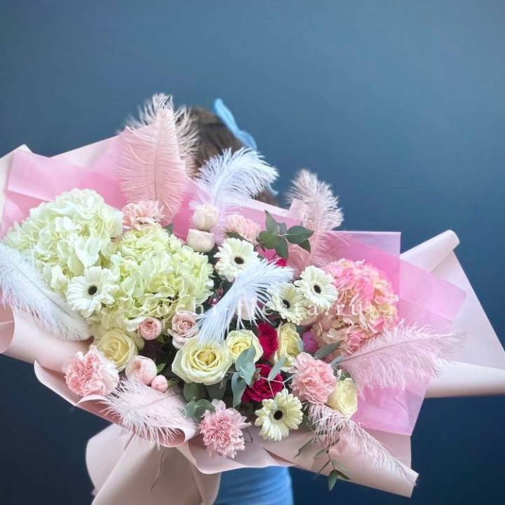 Дизайнерский букет "Валенсия-3" в Саратове