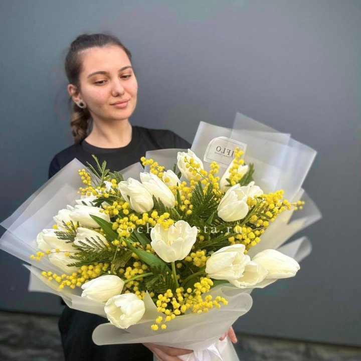 Букет тюльпанов и мимозы в Саратове