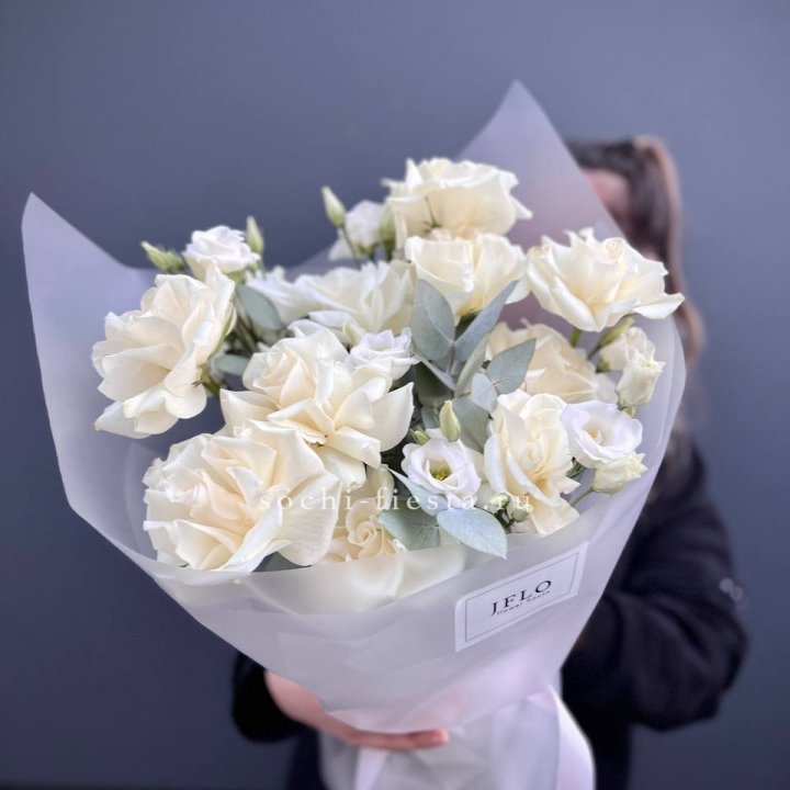 Букет французских роз и эустомы  в Саратове