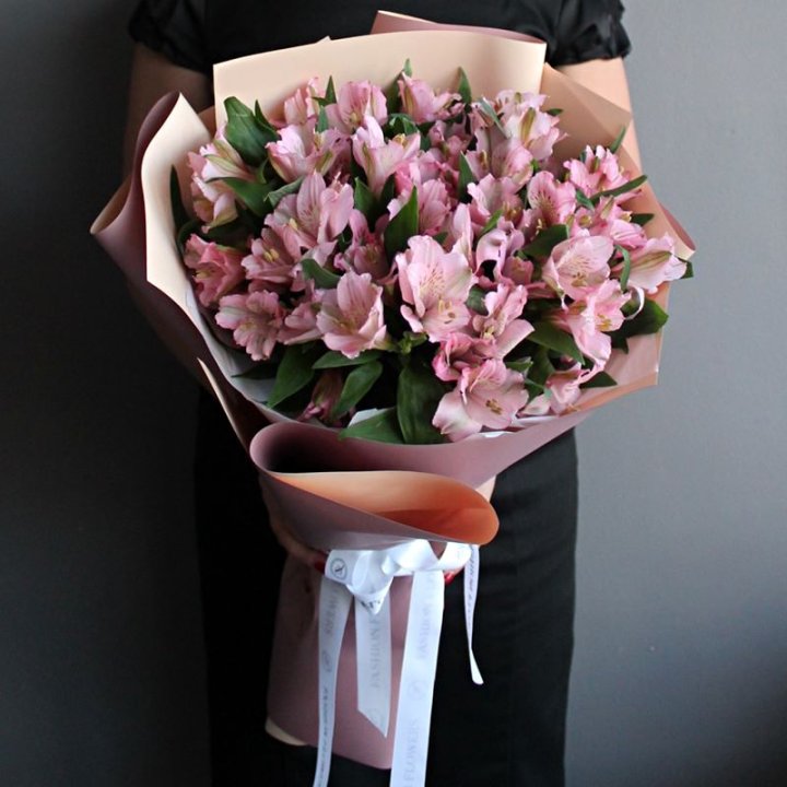Букет розовых альстромерий в Саратове