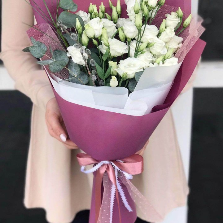 Эустомы с эвкалиптом в Саратове