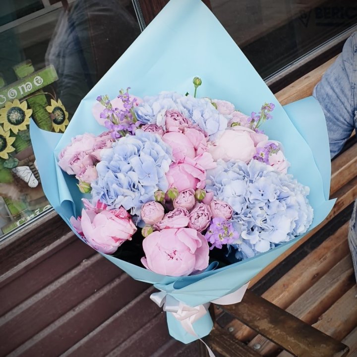 Букет с гортензиями "Блубери" в Саратове