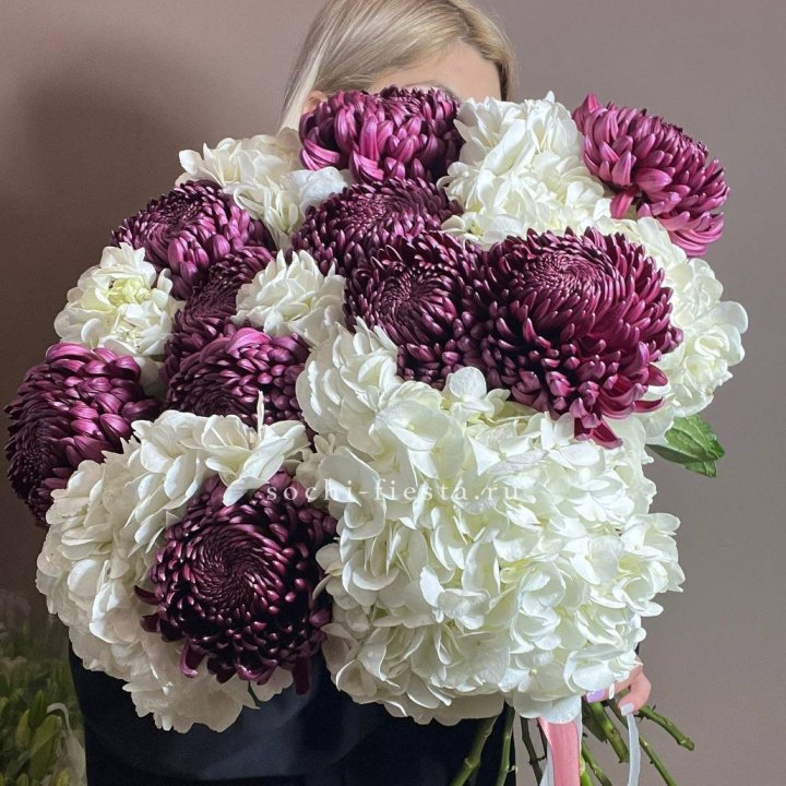 Охапка Бигуди и гортензий в Саратове