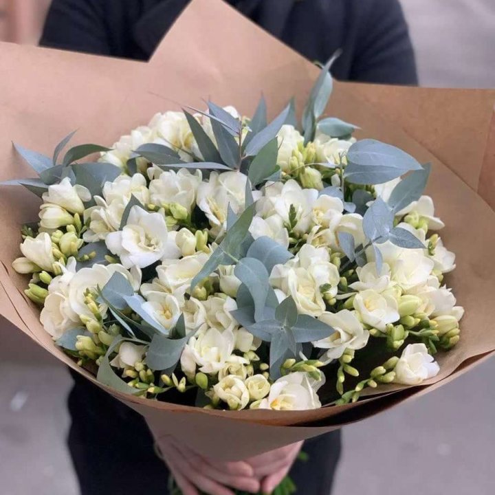 51 фрезия с эвкалиптом в Саратове