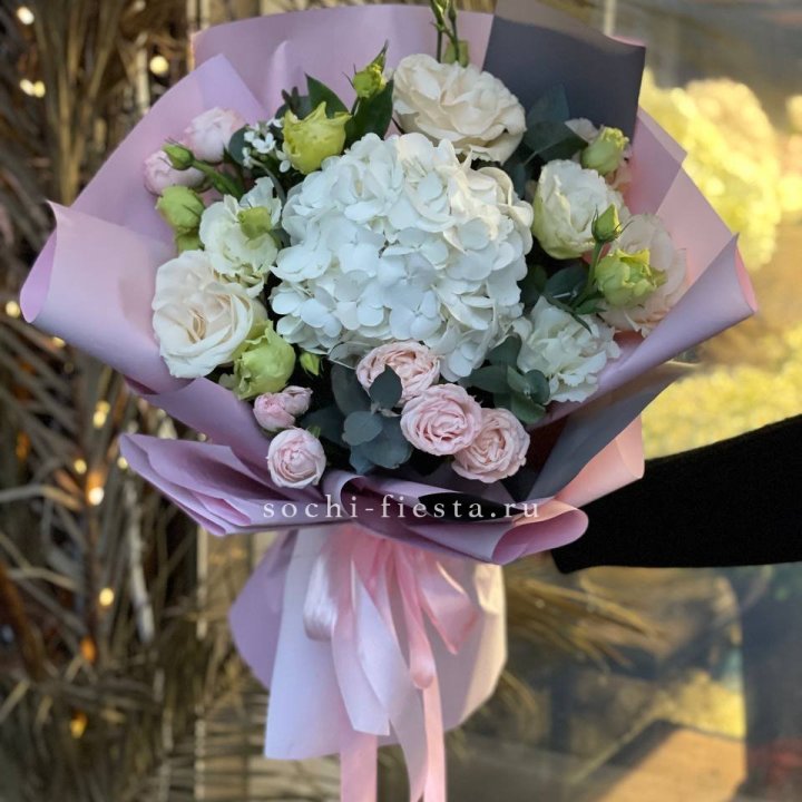 Букет с гортензией №3 в Саратове