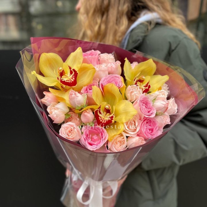  Букет орхидей и роз Есенья в Саратове