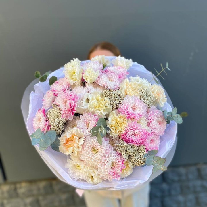 Букет из стойких цветов  в Саратове