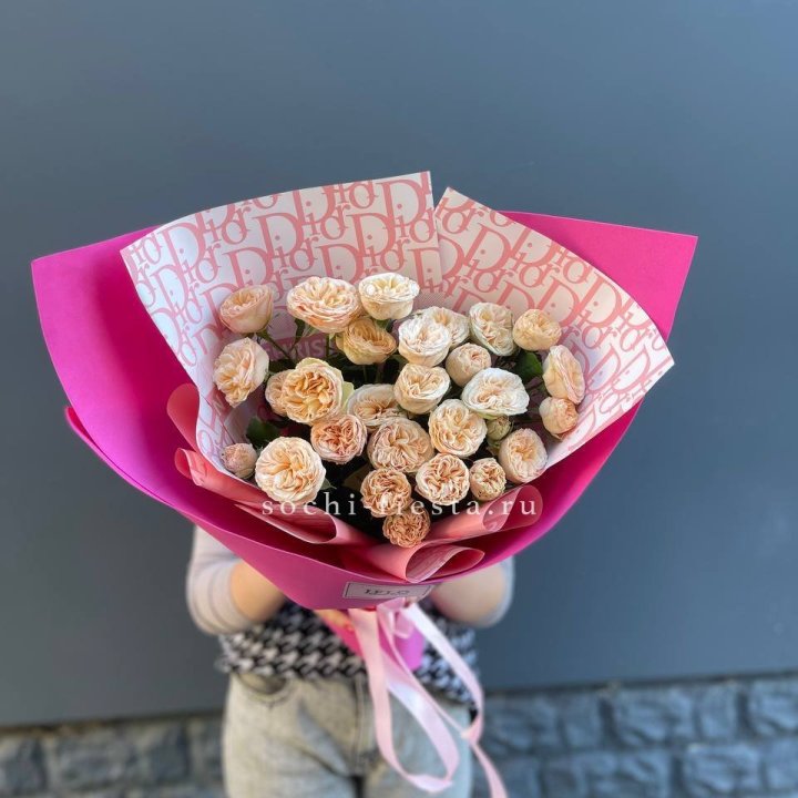 9 пионовидных роз в Саратове