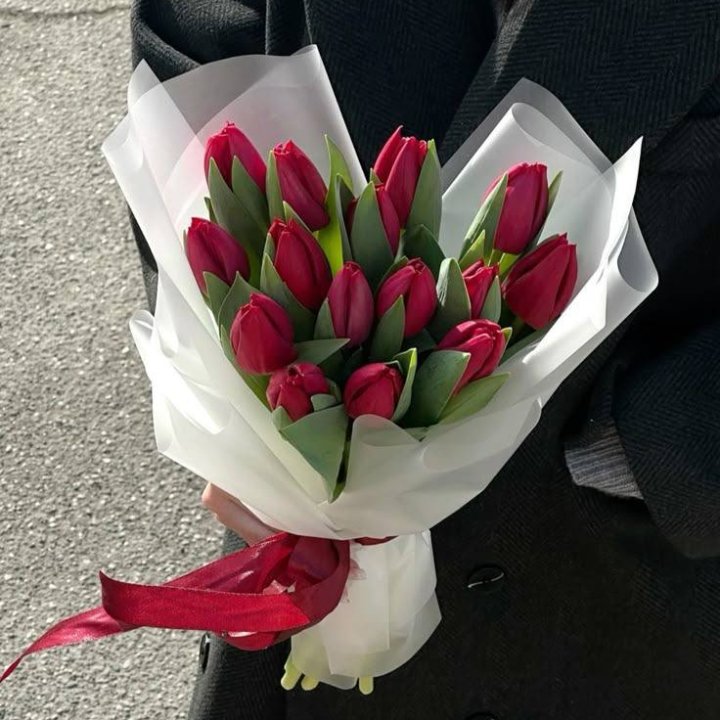 15 красных тюльпанов в Саратове