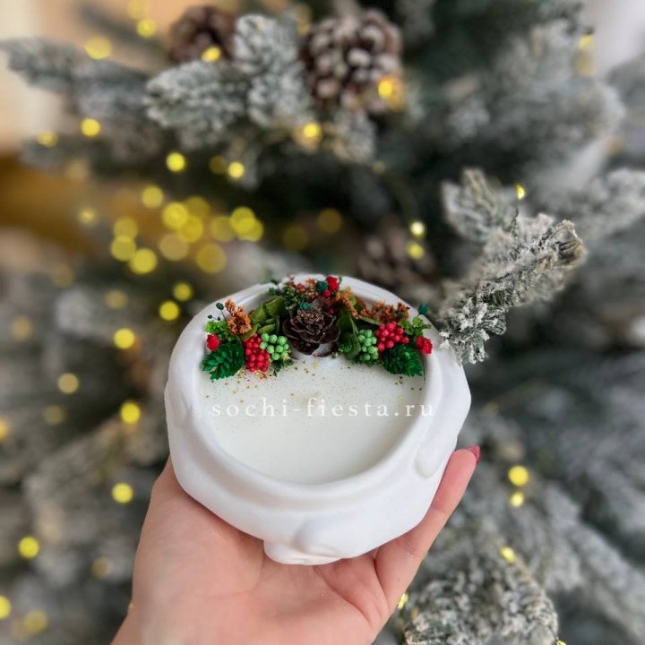 Свеча ароматическая в гипсе Руки с шишкой в Саратове