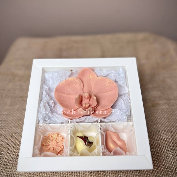 Конфеты из шоколада с Орхидеей в Саратове