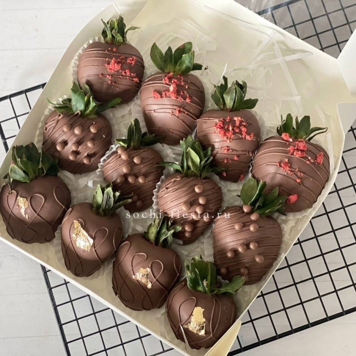Клубника в шоколаде 12 ягод в Саратове