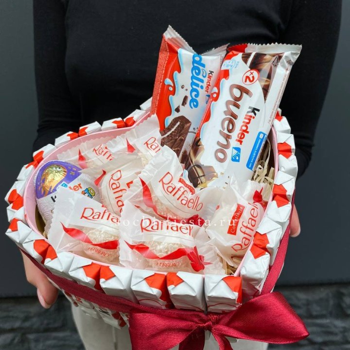 Подарочный набор сердце с Киндерами и Рафаэлло в Саратове