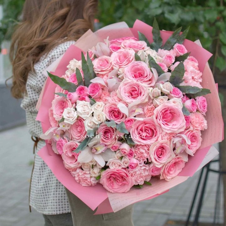 Дизайнерский букет "Барби" в Саратове