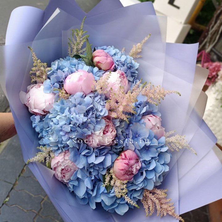 Дизайнерский букет с гортензией №3 в Саратове