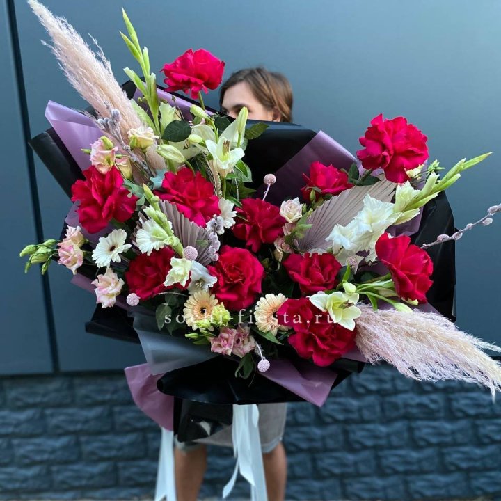 Дизайнерский букет Ред в Саратове