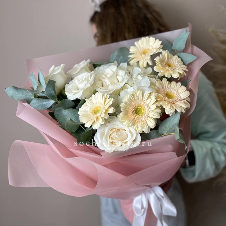 Букет роз, гортензии, гербер  в Саратове