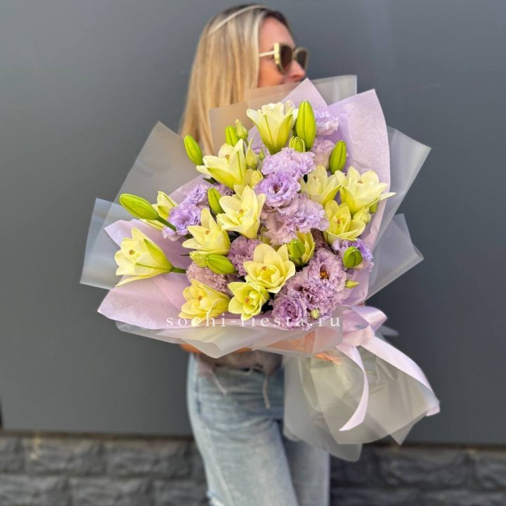  Букет лилий и эустом в Саратове