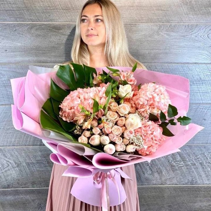 Дизайнерский букет "Валенсия-2" в Саратове