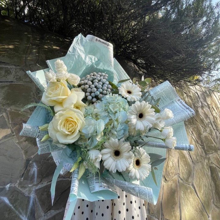 Дизайнерский букет "Линдж-блю" в Саратове