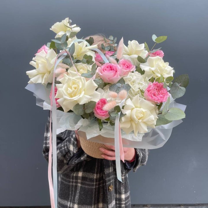 Кашпо с розами в Саратове