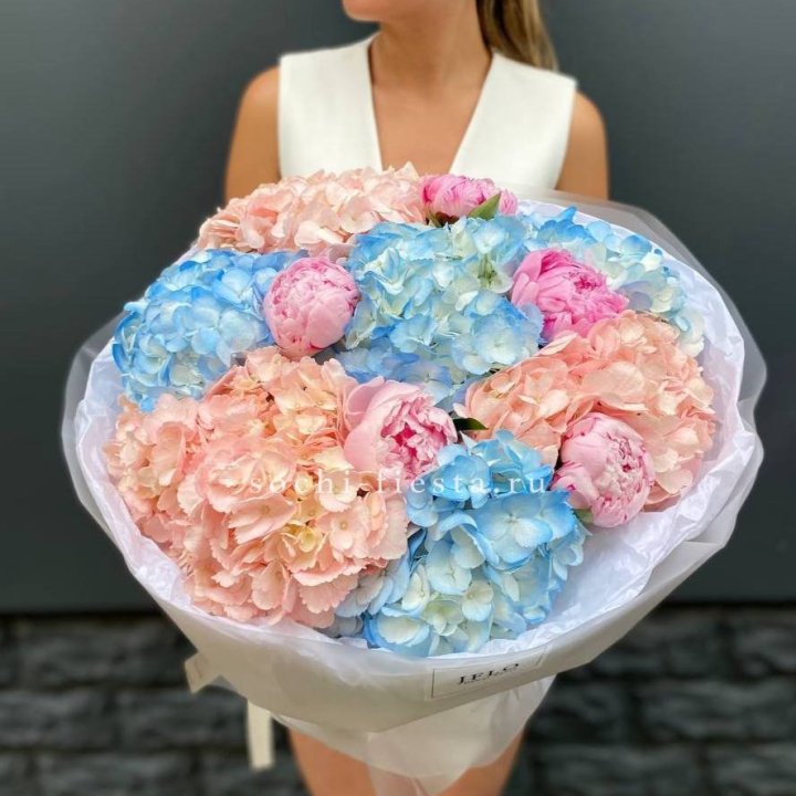 Дуобукет гортензии с пионами  в Саратове