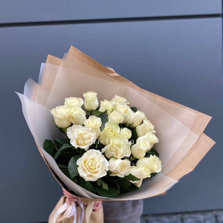  Букет  высоких белых роз   в Саратове