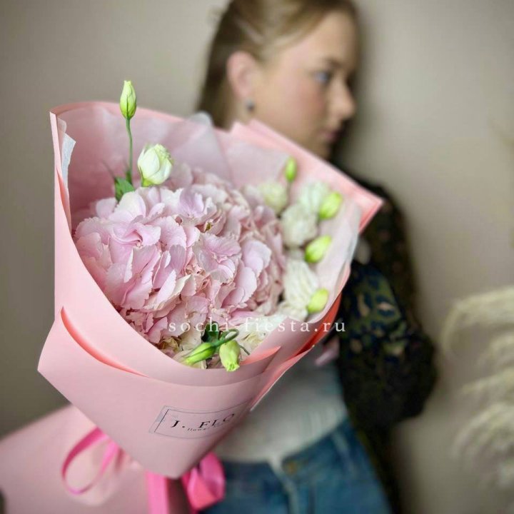 Букет с гортензией №2 в Саратове