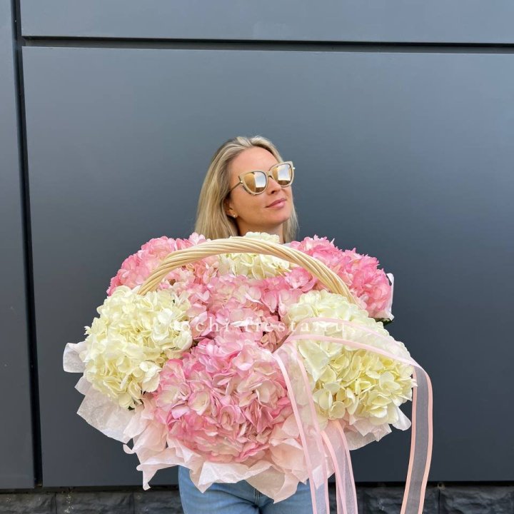 7 гортензий в корзине в Саратове