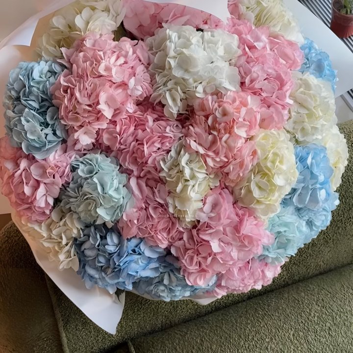 Букет гортензий микс в Саратове