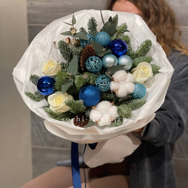 Новогодний букет "Синий иней" в Саратове