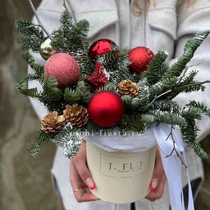 Новогодняя композиция в коробке ред в Саратове