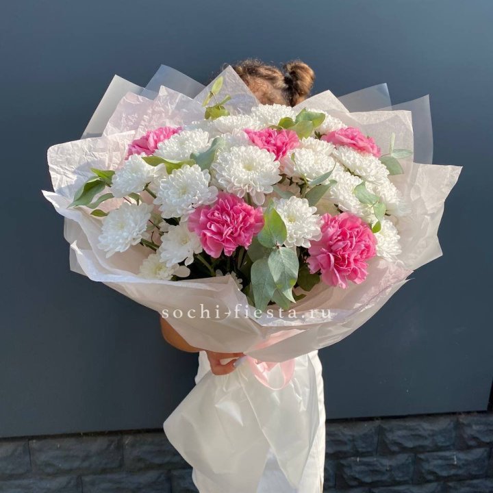  Букет  хризантем и диантусов "Воздушный" в Саратове