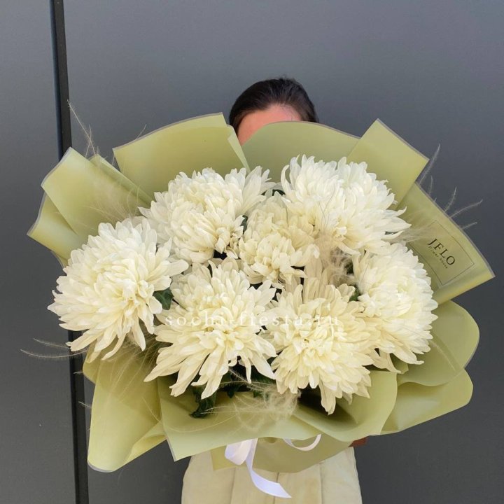 Букет одноголовых хризантем  в Саратове