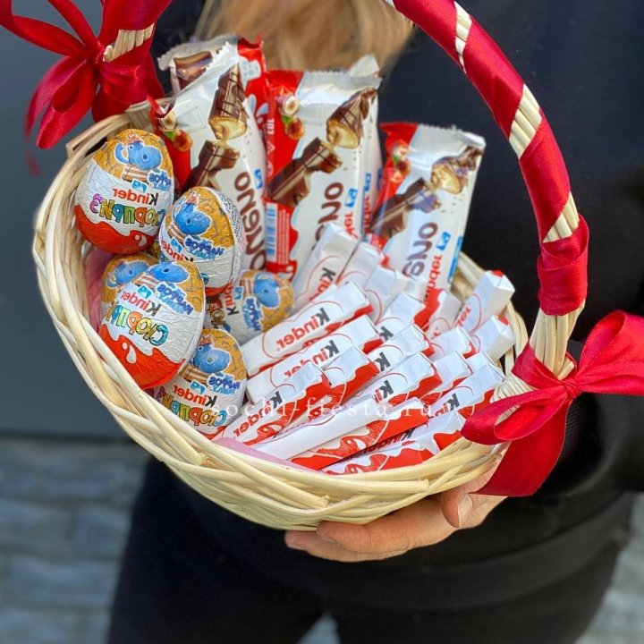 Корзина с киндерами  в Саратове