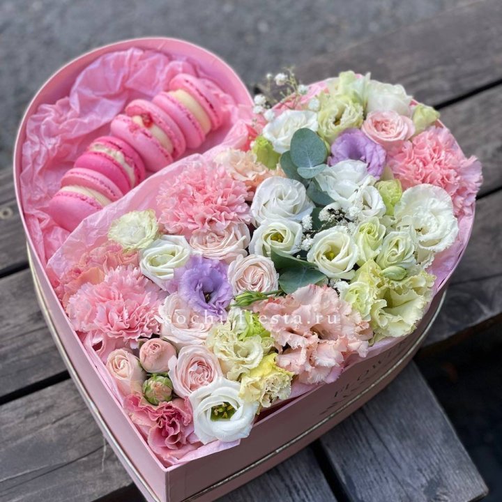 Бокс-сердце с макарон "Пинк" в Саратове