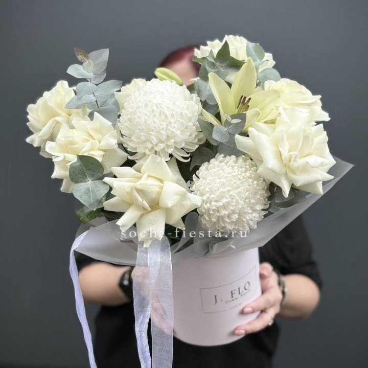 Цветы в шляпной коробке  в Саратове